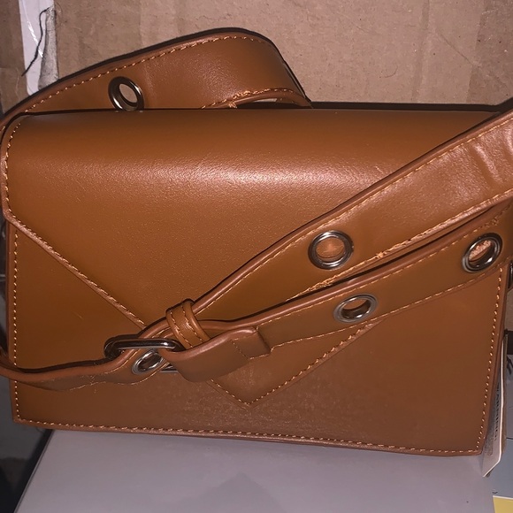 Brown Leather Crossbody Bag and beauty bundle 6 pcs - Picture 5 of 7